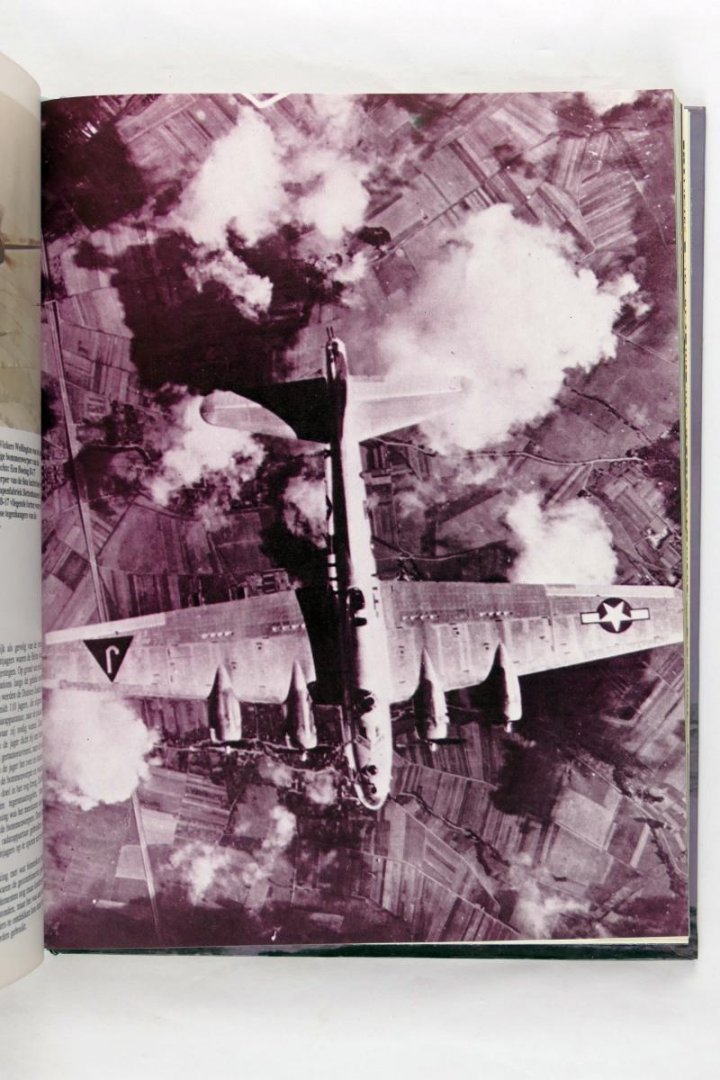 Diversen - De Tweede Wereldoorlog. De strijd te land, ter zee en in de lucht 1939-1945 (3 foto's)