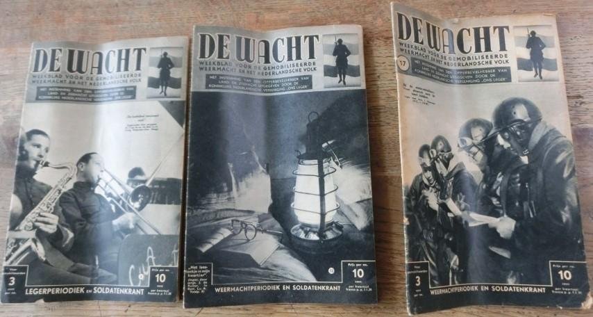 Paters, J.d.s. - De Wacht, weekblad voor de gemobiliseerde weermacht en het Nederlandsche volk 3 tijdschriften 1e jaargang no. 8,  6 januari 1940; no. 12 3-2-1940; no.17, 9 maart 1940