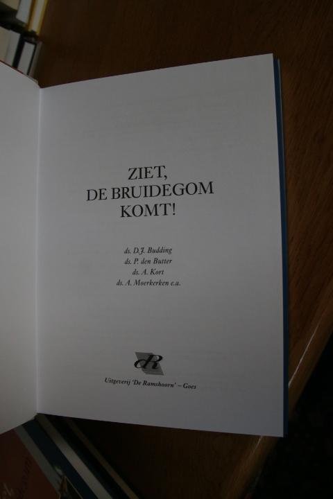 Budding, ds. D.J.; ds. P. den Butter; ds. A. Kort; ds. A. Moerkerken e.a. - Ziet, de bruidegom komt !