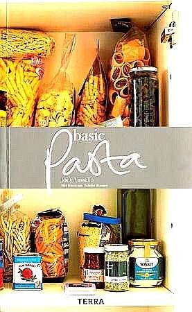Vassallo , Jody . [ isbn 9789058978387 ] - Basic Pasta . ( Alles wat je wilt weten over het bereiden van verse pasta. Een bloemlezing van sauzen en pesto. Meer dan tachtig recepten - eenvoudig en snel te bereiden. Verrassend en origineel. Kortom, pasta in al zijn vormen en smaken, met  -