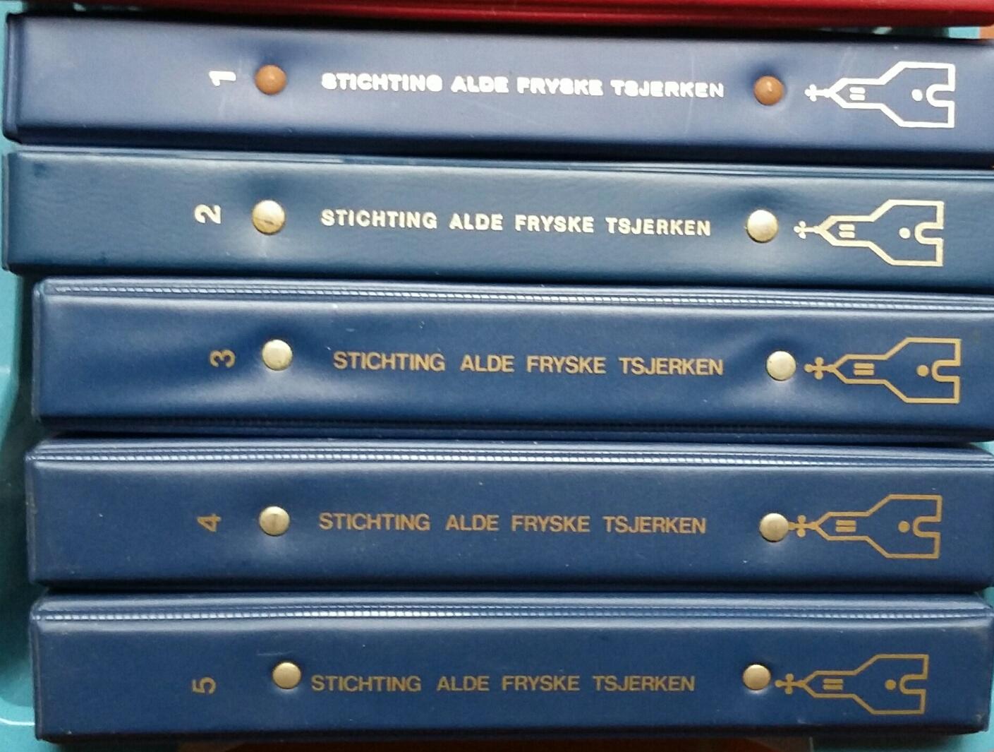 Auteurs (diverse) - Stichting Alde Fryske Tsjerken (Publicatiebanden 1, 2, 3, 4 en 5 (jaren 1970 - 1995)