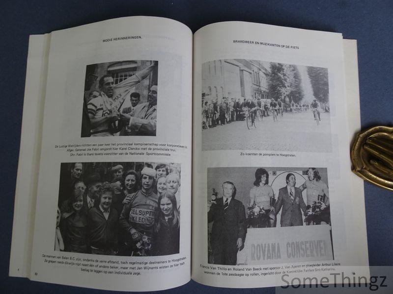 Versmissen, Karel / Versmissen, J. - De wielersport in Hoogstraten.