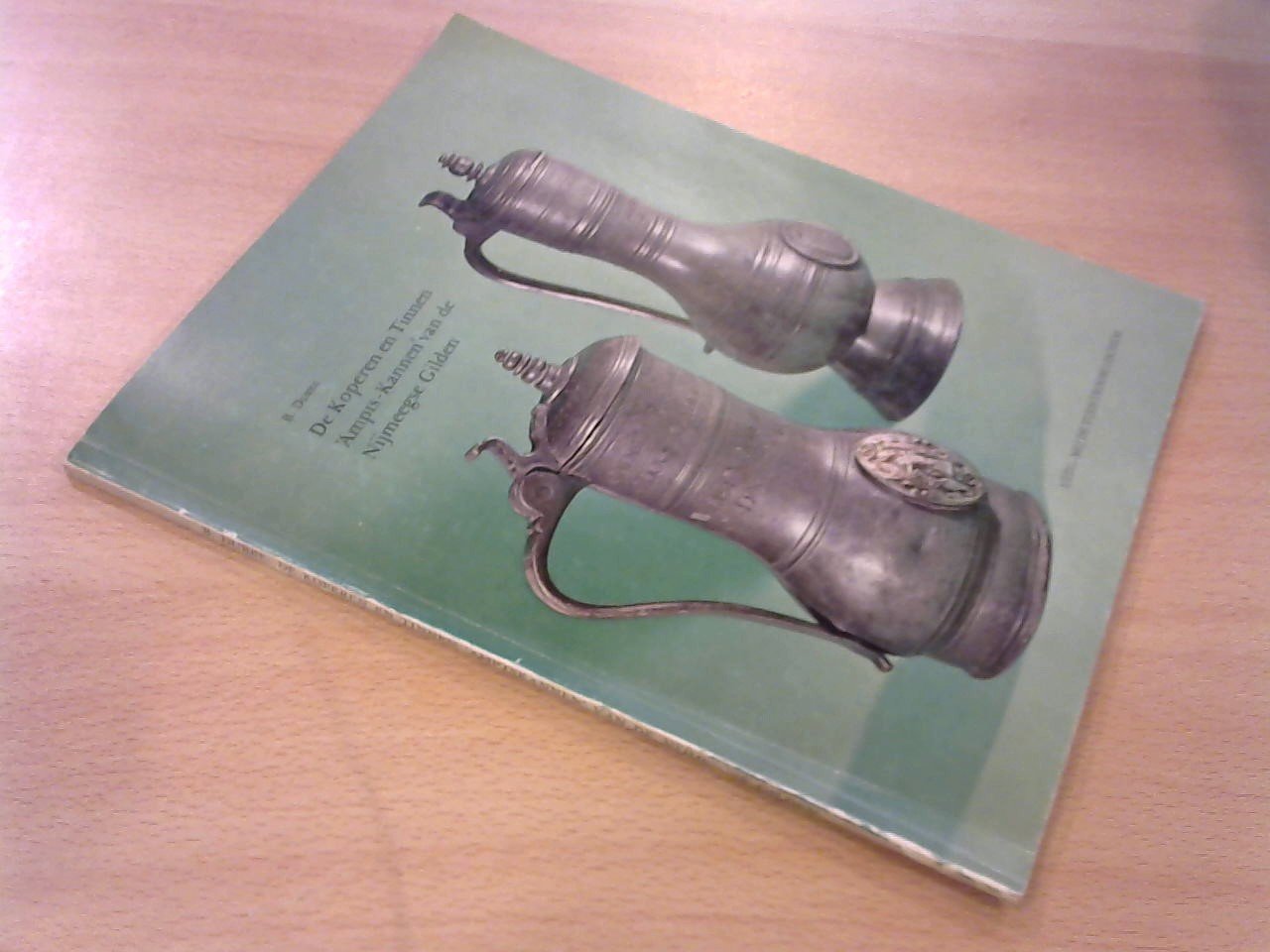 Dubbe, B. - De Koperen en Tinnen 'Ampts-Kannen' van de Nijmeegse Gilden