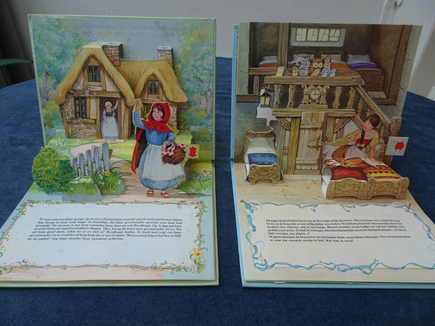 N.n.. - Roodkapje/ Sneeuwwitje en de zeven dwergen/ Assepoester/ Hans en Grietje. 4 flap-uit boeken.