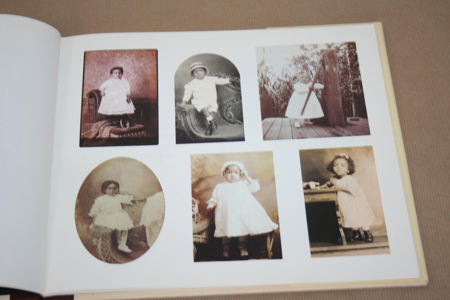 Walter Dean Myers - Brown Angels - An album of pictures and verse