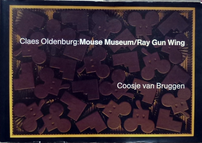Bruggen, Coosje van - Oldenburg, Claes : Mouse Museum/ Ray Gun Wing.