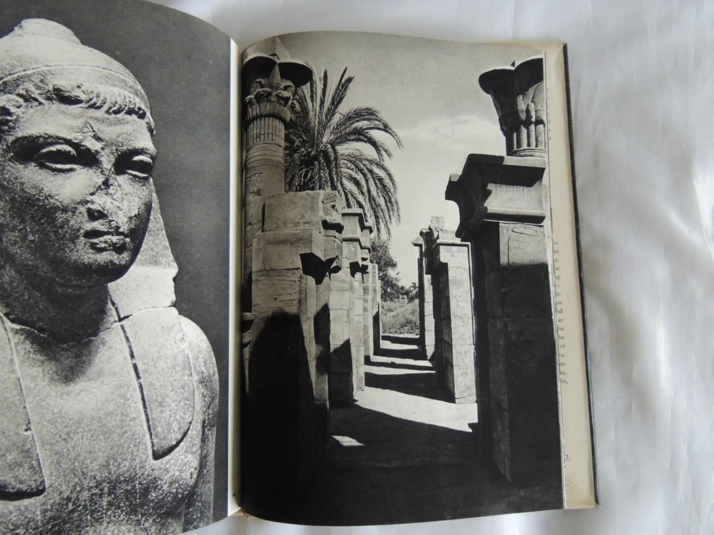 Michalowski, Kazimiez and Dziewanowski, Andrzej (photographs) - Karnak. fotoboek in z/w