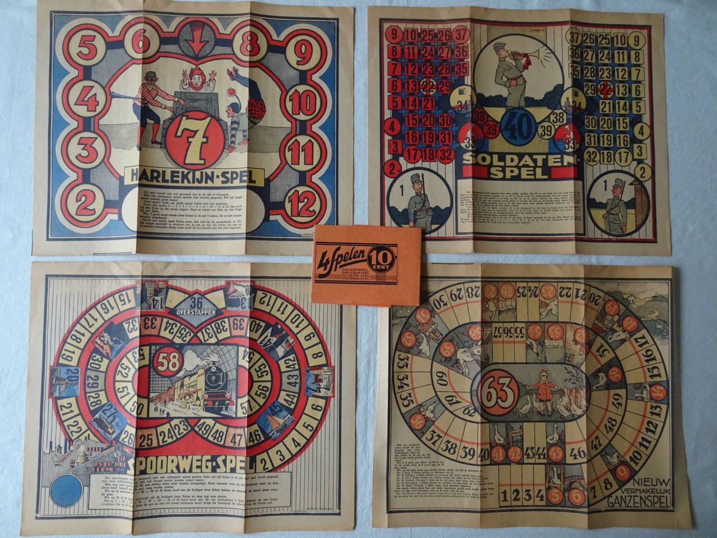 N.n.. - 4 Bordspellen: Ganzenspel,Harlekijn-spel, Soldaten-spel en Spoorweg-spel.
