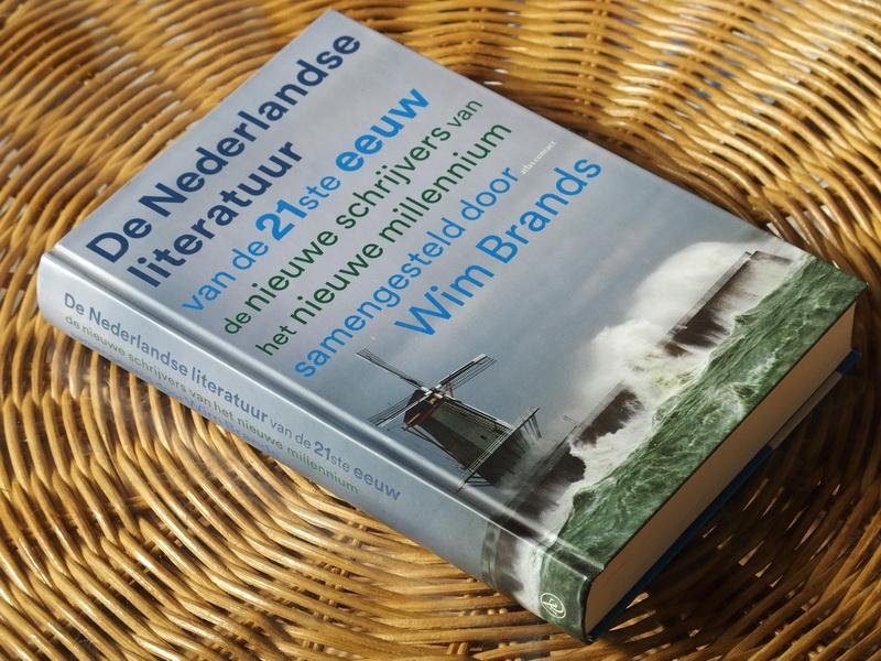 Brands W.  e.a.(samenst.) - De Nederlandse literatuur van de 21ste eeuw. De nieuwe schrijvers van het het nieuwe millennium