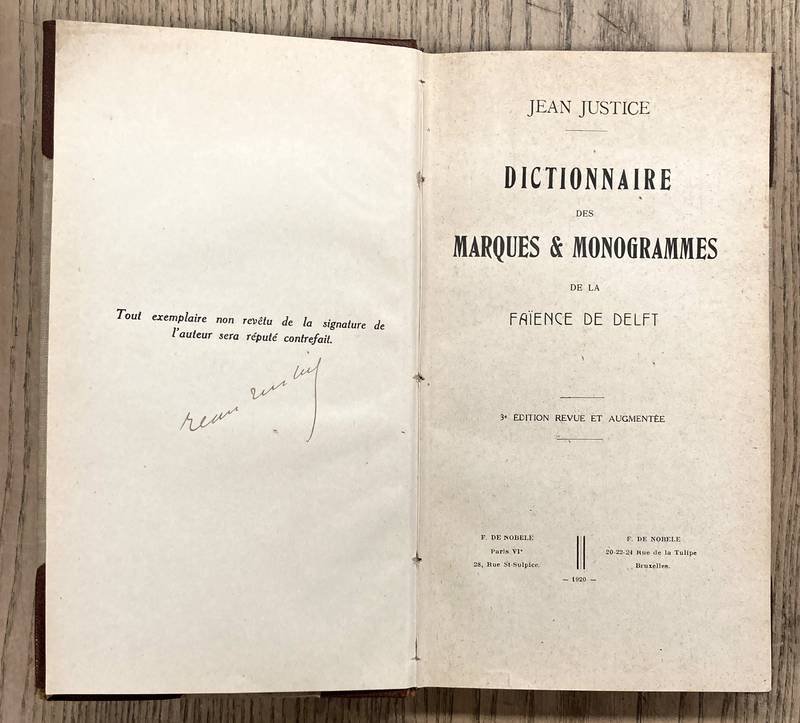 JUSTICE, JEAN. - Dictionnaire des Marques & Monogrammes de la Faïence de Delft.