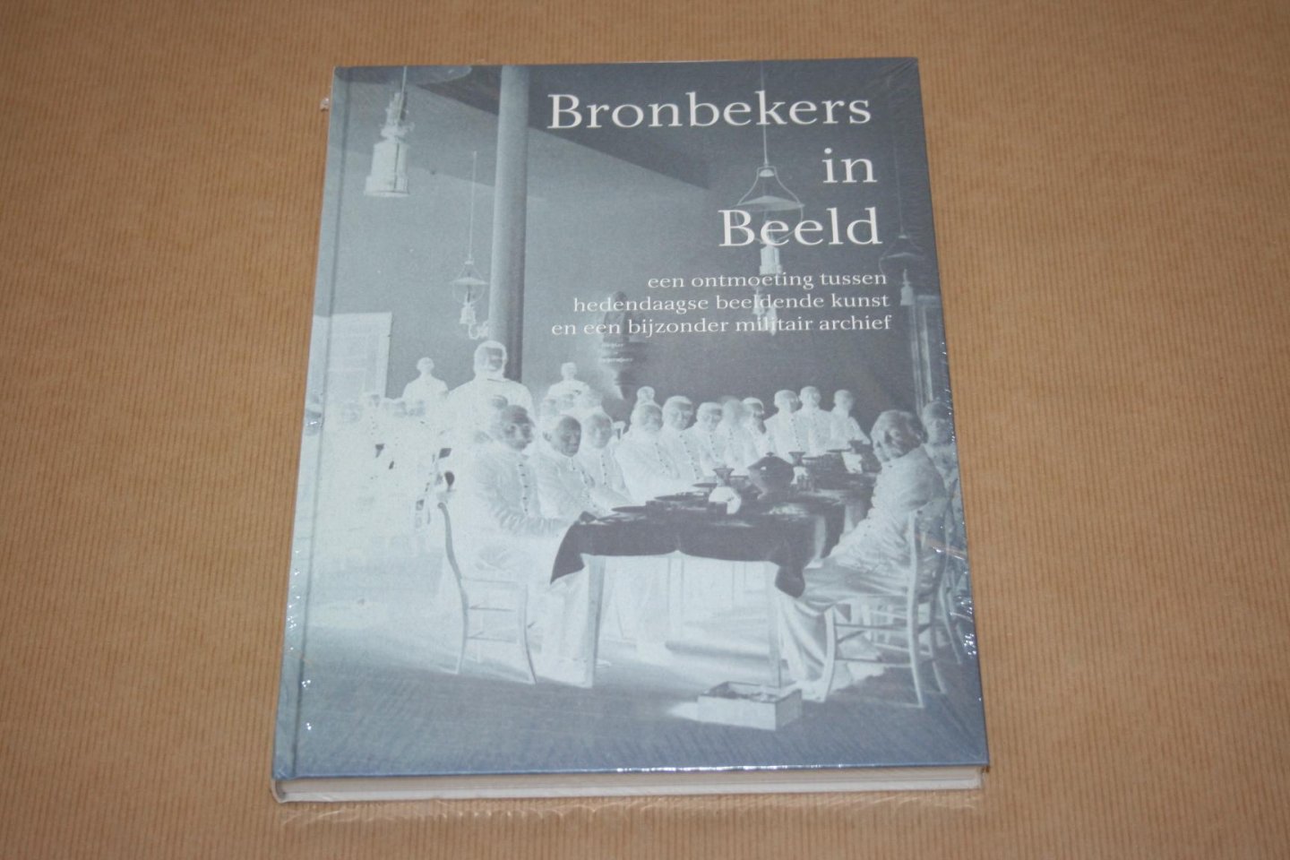  - Bronbekers in beeld -- Een ontmoeting tussen hedendaagse beeldende kunst en een bijzonder militair archief