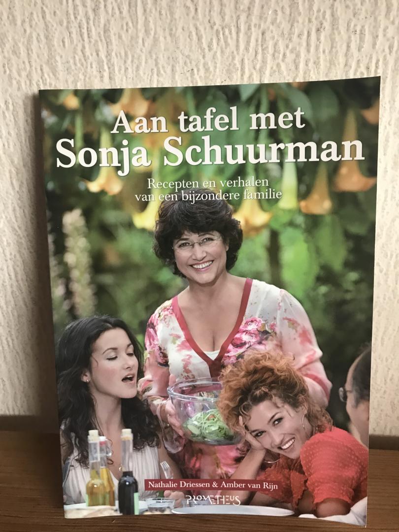 Rijn, A. van - Aan tafel met Sonja Schuurman / verhalen en recepten van een bijzondere familie