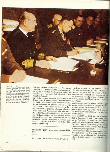 Hoek, K.A. van den .. Dick van Koten & Aad Rijpsma .. met heel veel zwart - wit & kleuren Illustraties - Duitsland verliest op alle fronten .. uit Serie De Tweede Wereldoorlog .. De opmars naar de Weichsel  .. En de Russische stoomwals