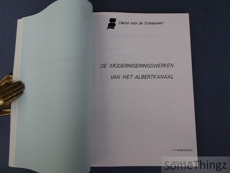 H. Vandervelden. - De scheepvaart. Kanalenproblematiek in Noord-Limburg. Analyse van de hinterlandtrafiek van de haven van Antwerpen naar het oosten. De moderniseringswerken van het Albertkanaal. Verbeteringswerken aan de Kempense kanalen. De oeververdediging va...