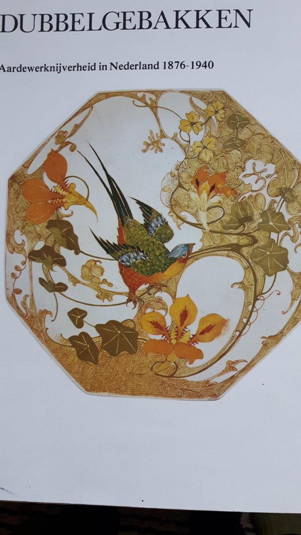 Straaten, E.J. van [voorwoord] - Dubbelgebakken. Aardewerknijverheid in Nederland 1876-1940