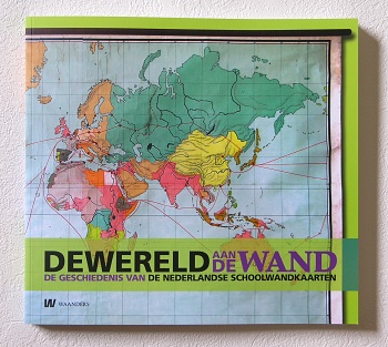 Brink, Lowie en Lucy Holl - De wereld aan de wand : De geschiedenis van de Nederlandse schoolwandkaarten