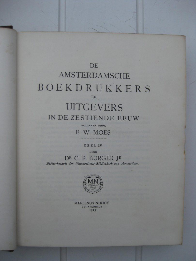 Moes, E.W. enBurger, C.P. - De Amsterdamsche Boekdrukkers en Uitgevers in de Zestiende Eeuw. Deel I,II,III en IV.