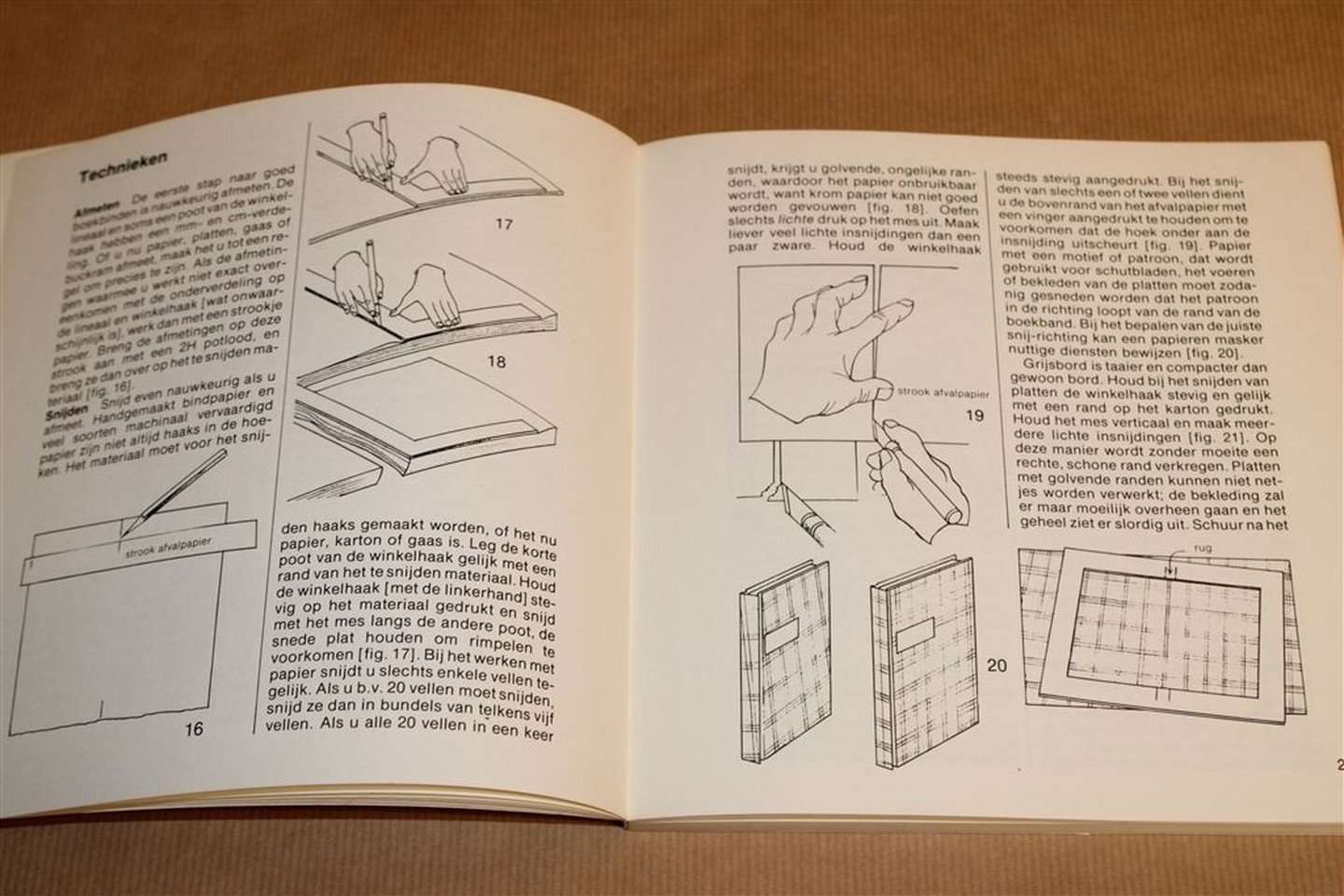 Aldren A. Watson, J. Combrink - Boekbinden — Een ambachtelijk instructieboek — Met 225 illustraties