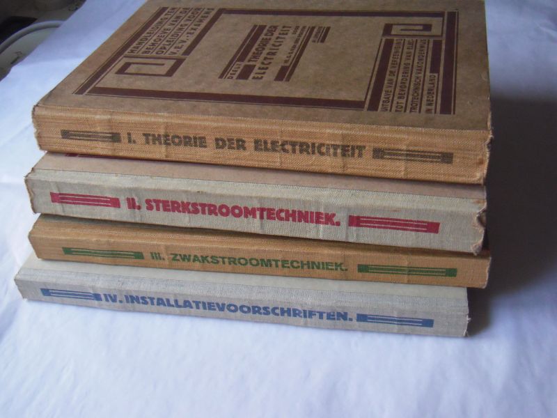 Hoeven, G.G., A.W. Zuidweg, J.M. Prins - Handleiding ten behoeve van de opleiding voor V.E.V. examens deel 1, 2, 3 en 4.