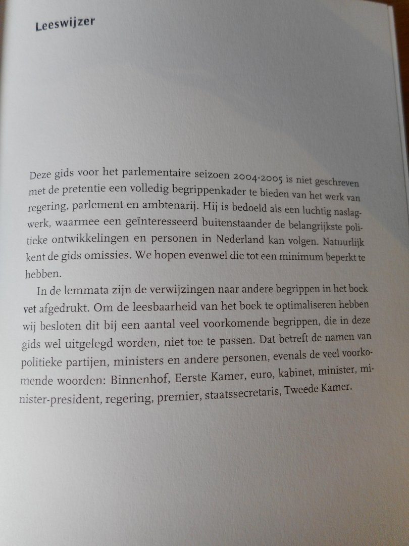 Volkskrant - Verjanpeteren, dramademocratie en andere schrikmomenten. Poltieke gids voor het parlementaire seizoen 2004-2005.