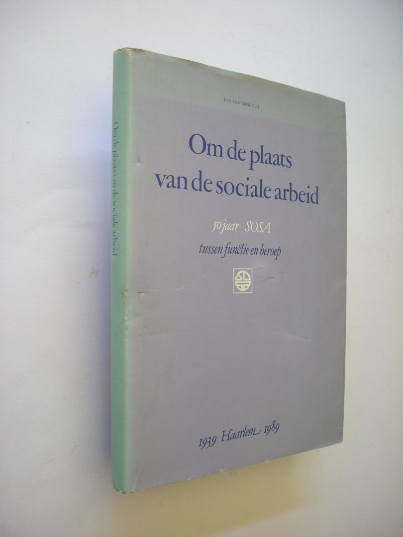 Lieshout, Jan van - Om de plaats van de sociale arbeid. 50 jaar SOSA tussen functie en beroep