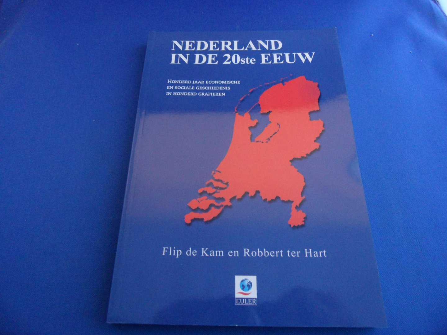 Kam, F. de & Hart, R.A. ter - Nederland in de 20ste eeuw. Honderd jaar economische en sociale geschiedenis in honderd grafieken