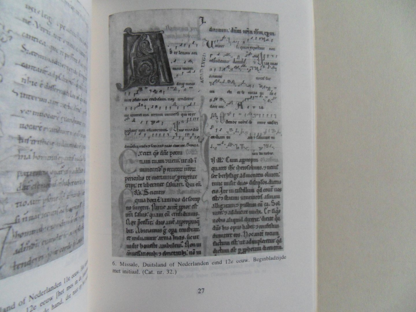 Breugelmans, R. [ eindredactie ]. - Verknipte Rijkdom. - Fragmenten van middeleeuwse handschriften in de Leidse Universiteitsbibliotheek. - Catalogus bij een tentoonstelling van 12 oktober tot 9 november 1992.