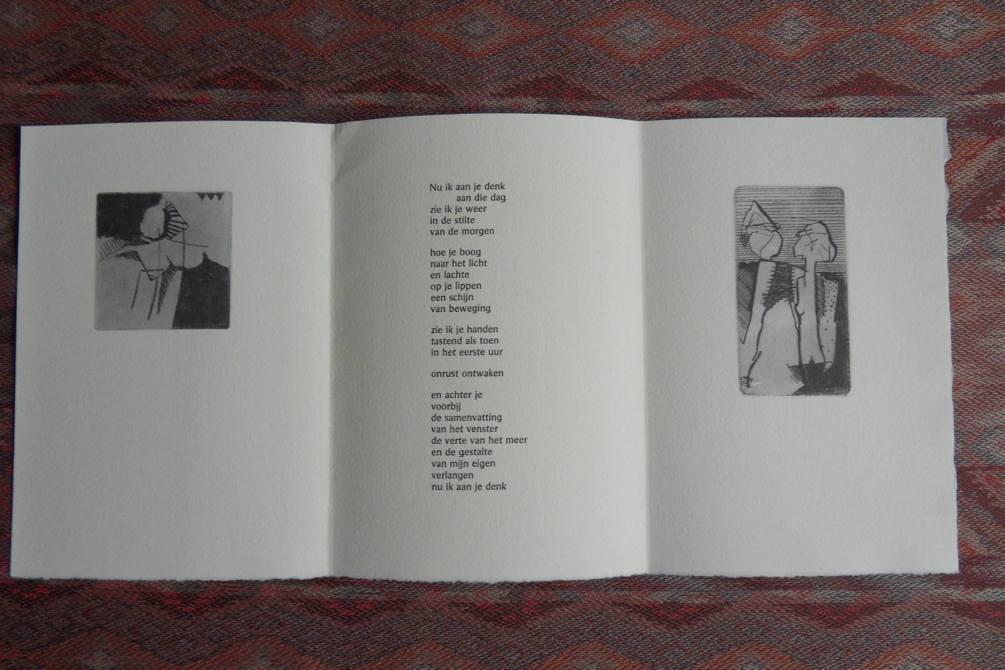 Ramele, Ferrie van (gedicht); Hooijdonk, Thijs van (etsen). [ Gesigneerd door illustrator en dichter ]. - Nu ik aan je denk. [ Exemplaar XXI - Romeins genummerd - afwijkend van de serie van 175 exemplaren??].