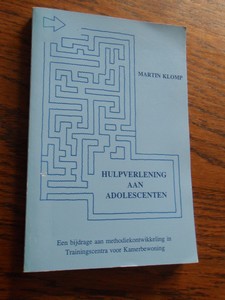 Klomp, Martin - Hulpverlening aan adolescenten. Een bijdrage aan methodiekontwikkeling in Trainingscentra voor Kamerbewoning