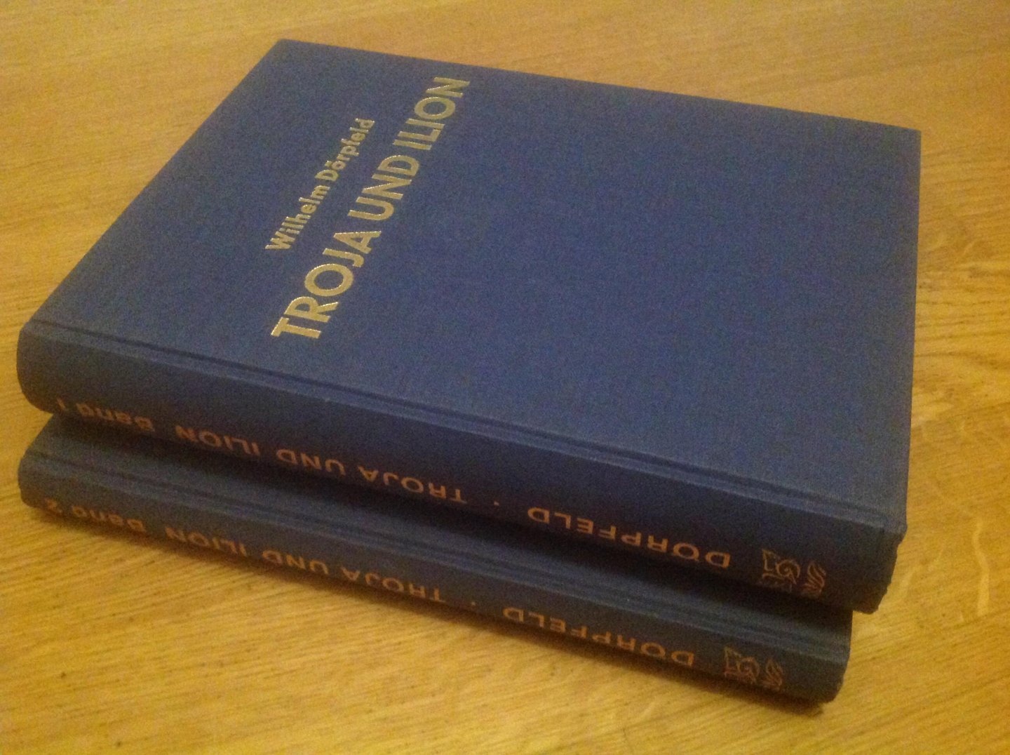 Dorpfeld, Wilhelm - Troja und Ilion. Ergebnisse der Ausgrabungen in den vorhistorischen und historischen Schichten von Ilion 1870-1894. 2 vols.