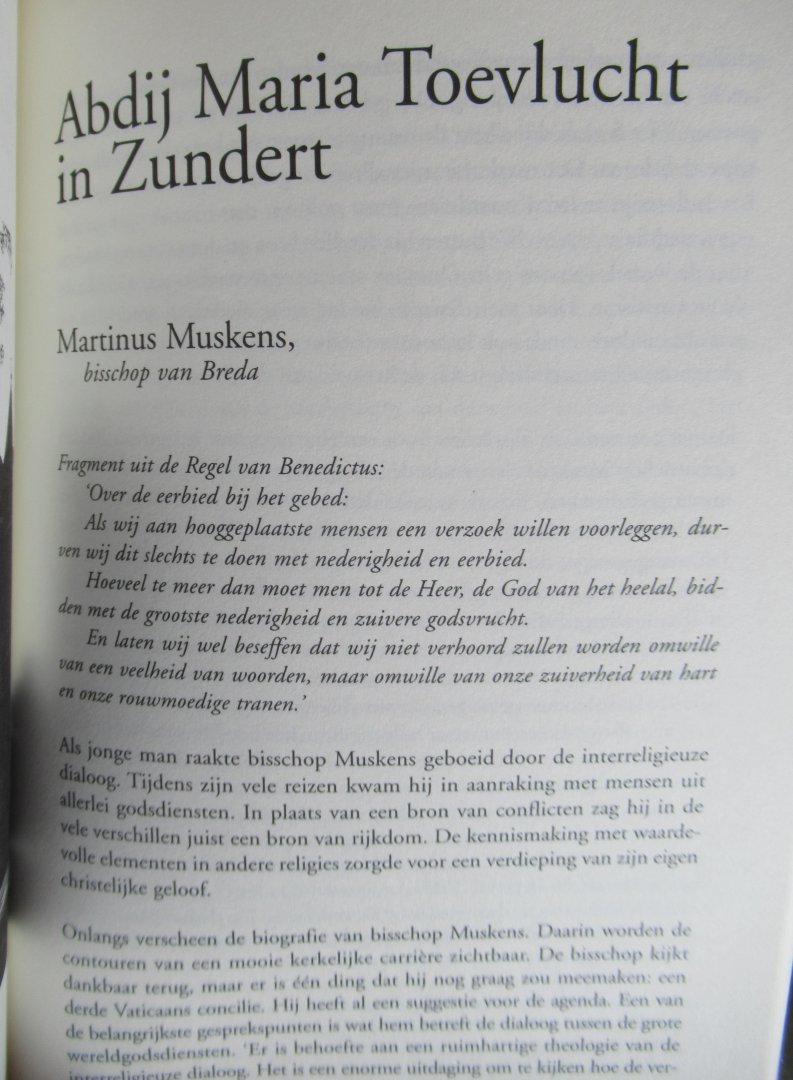 Fijen, Leo e.a. - Wandelen met God rond abdijen.