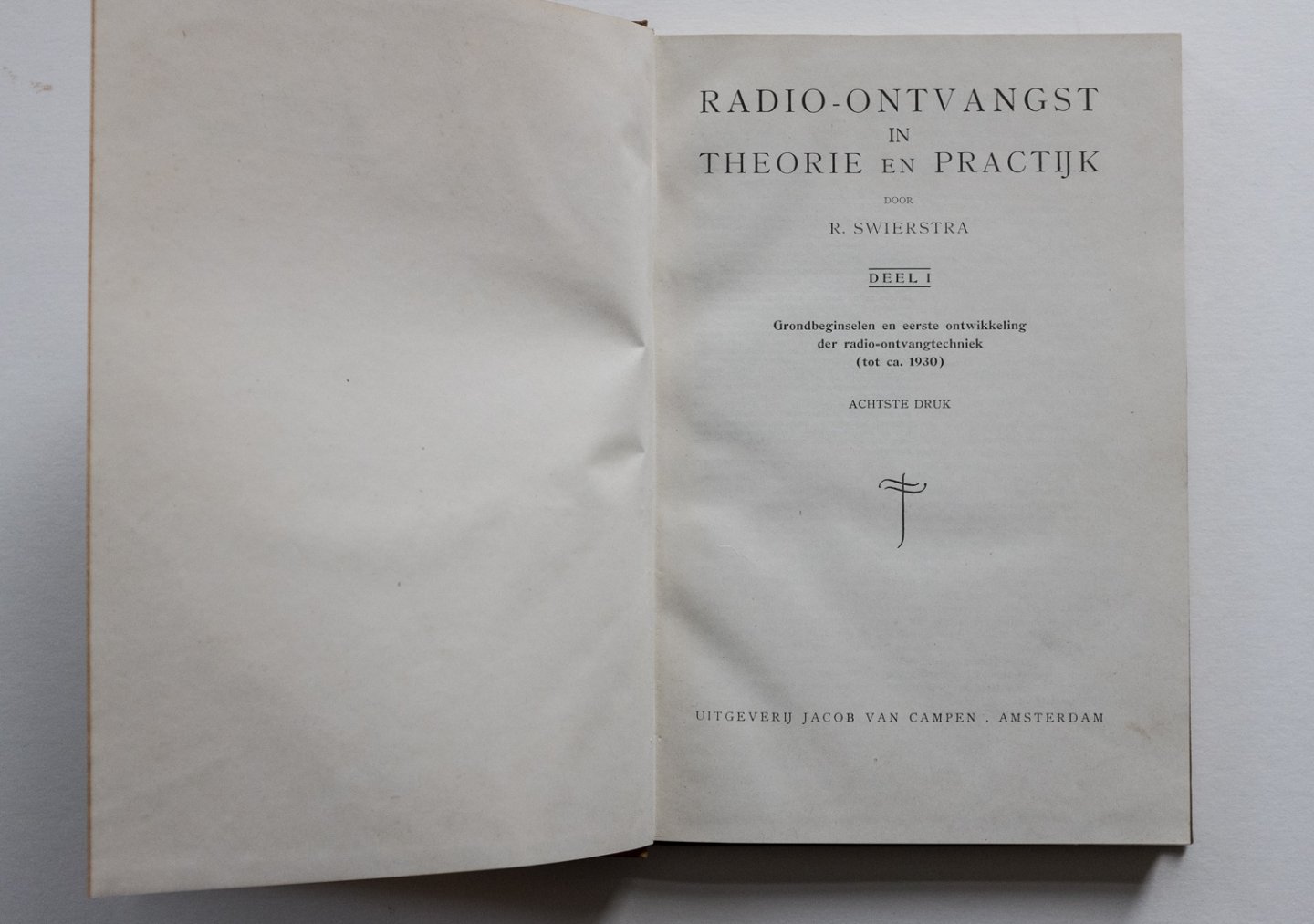 Swierstra, R. - Radio-ontvangst in theorie en practijk - grondbeginselen en eerste ontwikkeling der radio-ontvangtechniek (tot ca. 1930)