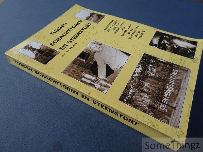 Thomas, Rik. - Tussen schachttoren en steenstort: oorsprong en verleden van een [rond de] zwarte berg, zijn zwart goud en de mijnwerkers die er leefden.