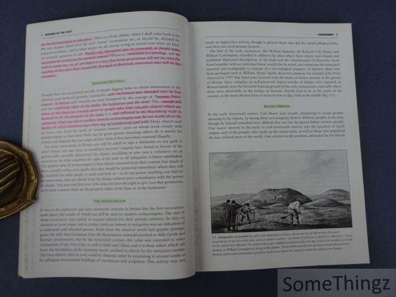 Collis, John. - Digging Up the Past. An Introduction to Archaeological Excavation.