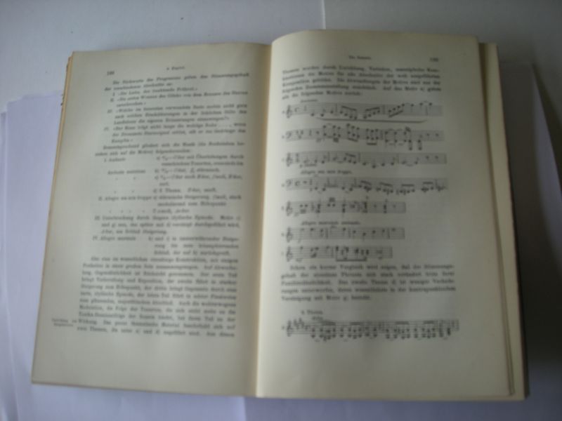 Leichtentritt, Hugo - Musikalische Formenlehre. Handbucher der Musiklehre VIII