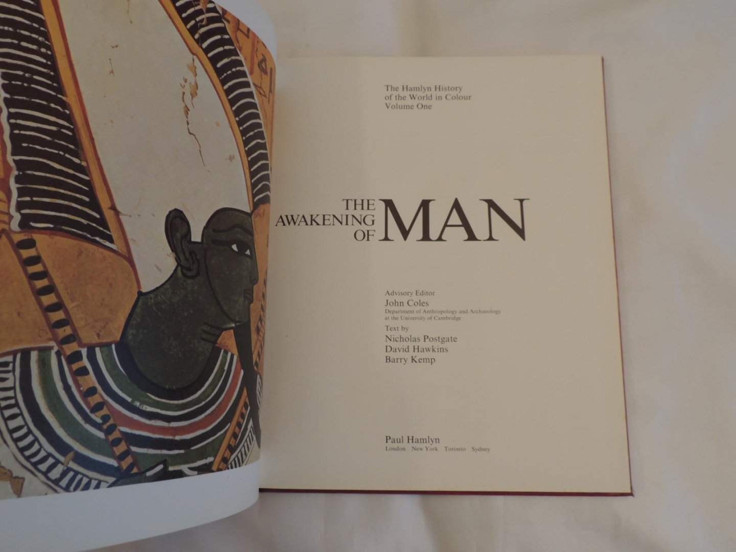 J M Coles; Nicholas Postgate; David Hawkins; Barry Kemp - Hamlyn history of the world in colour - The awakening of man - 1 - Part one