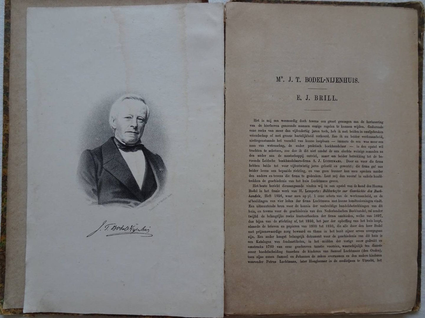 Diverse auteurs. - Een bundel van 19 biografische notities van uitgevers / boekhandelaren.