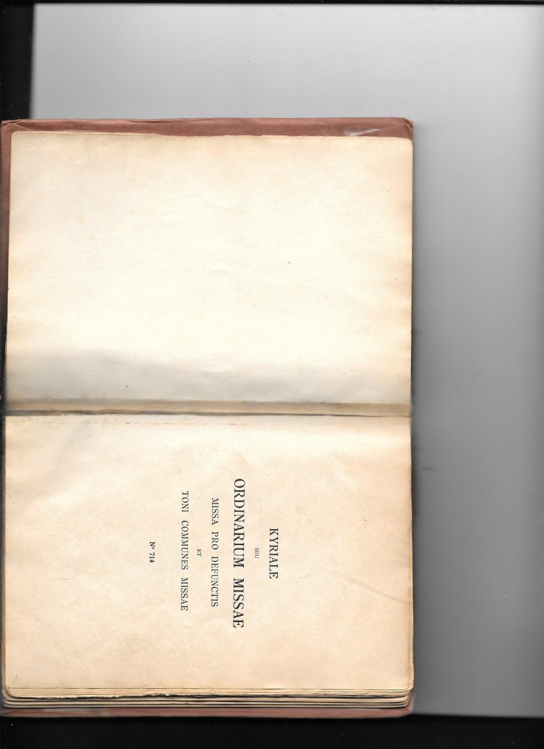 red - Kyrialeseu Ordinarium Missaemissa pro defunctis et Toni communes missae