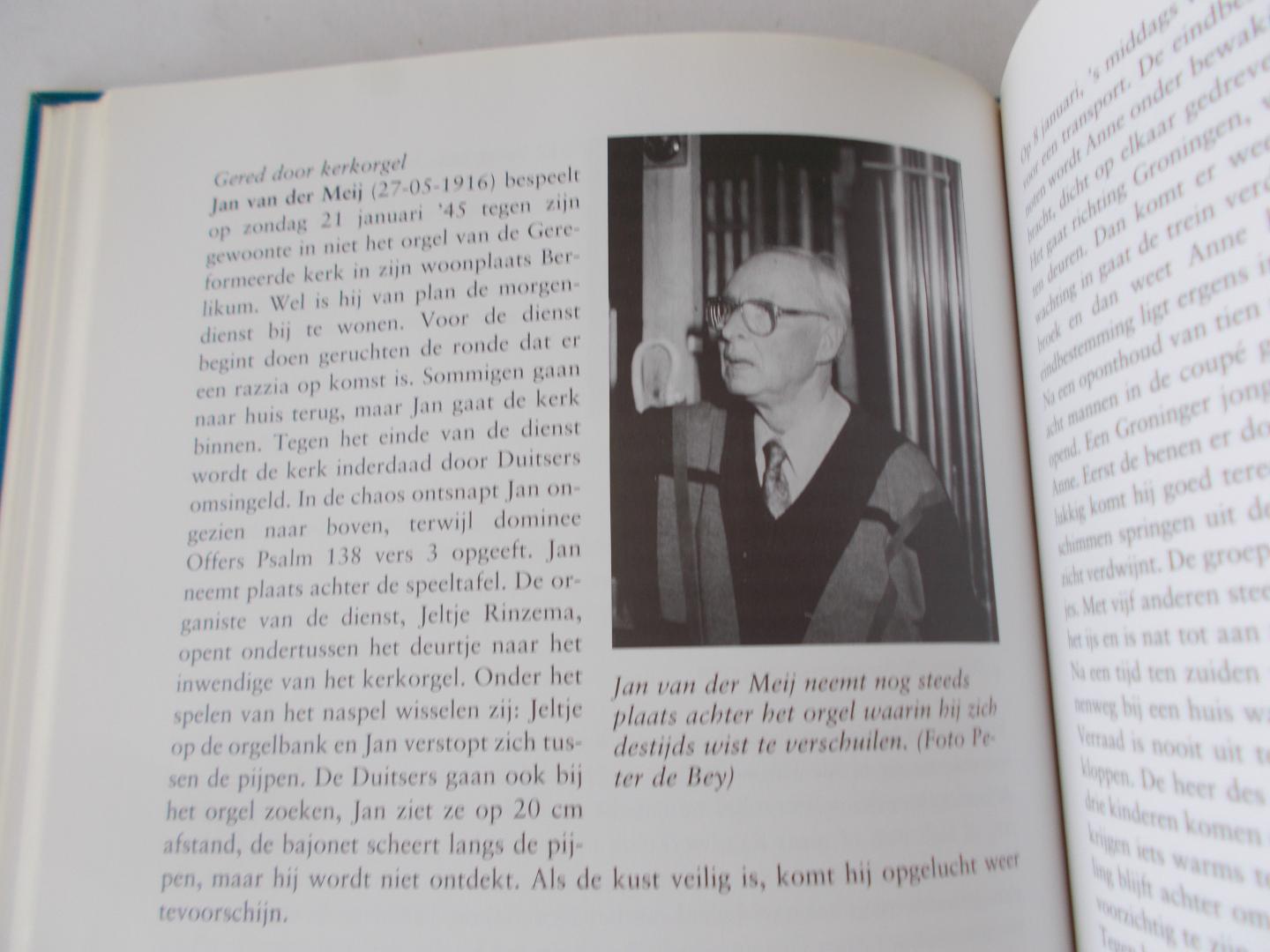 Bosma, Andries en Dijkstra, Harrie - MENALDUMADEEL en HET BILDT in de jaren 1940 - 1945 / Net ferjitte....Niet fergete