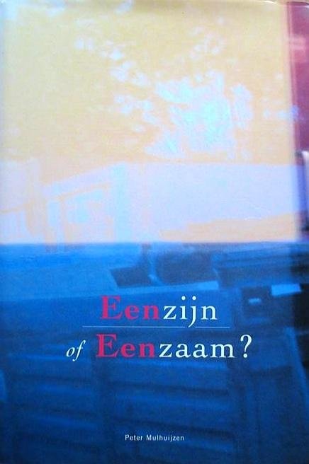 Mulhuijzen , Peter . [ ISBN 9789080190375 ] 2319 - Eenzijn of Eenzaam ? (  Voor iemand die zegt dat hij toch een mislukkeling is, is de volgende mislukking een groot succes. Louter een bevestiging van het zelfbeeld. Het past in het plaatje. Zo ook de grijze muis. Hij gaat anoniem op in de grijze -