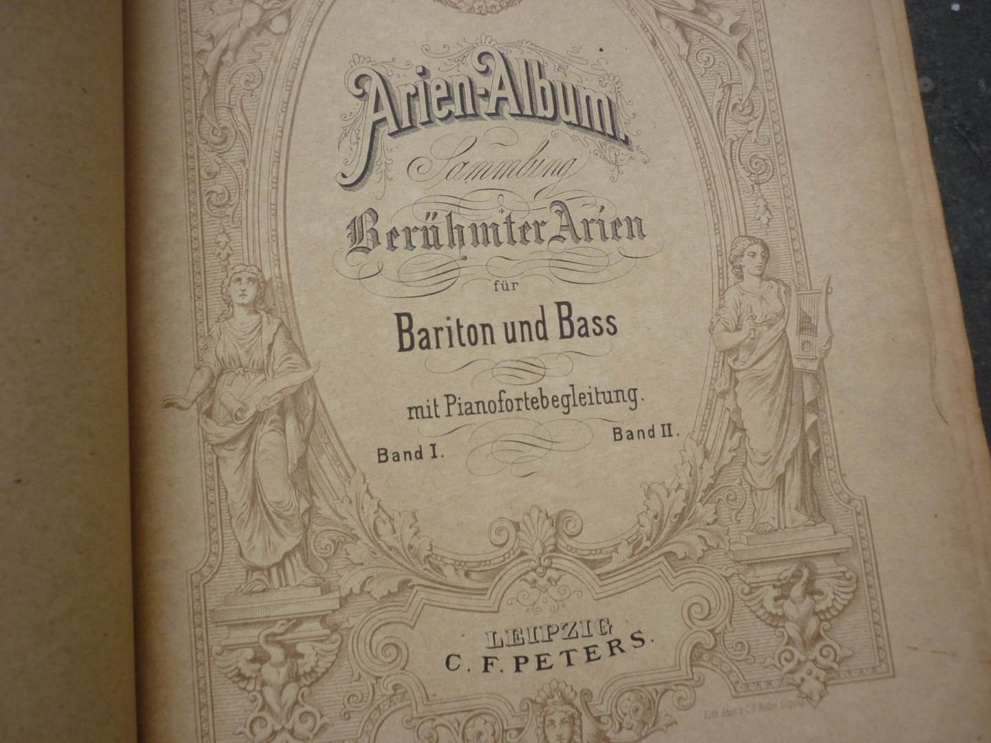 Div. Componisten - Arien-Album; Sammlung Berühmte Arien für Bariton und Bass mit Pianofortebegleitung; voor Zangstem (BarB), piano