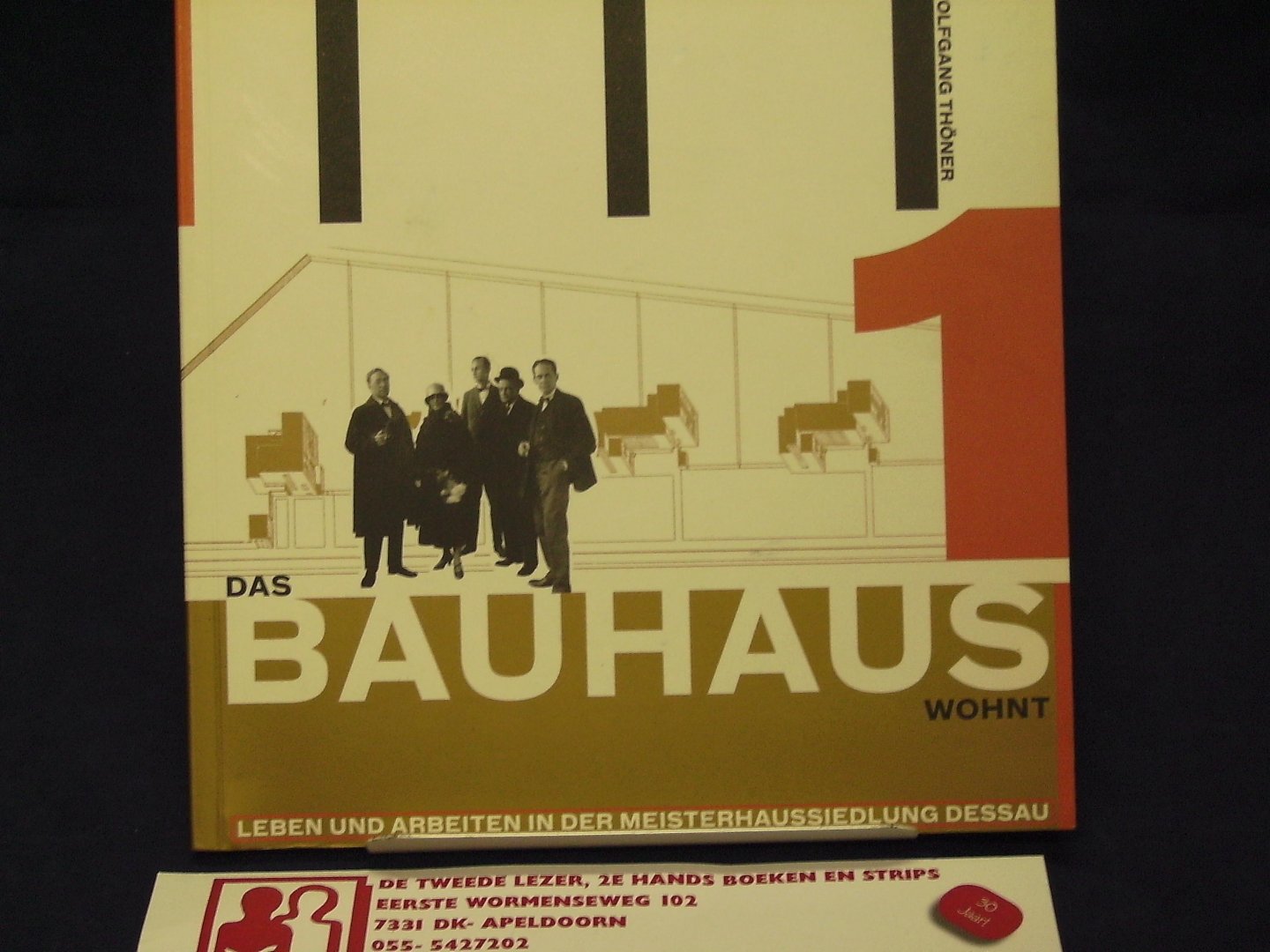 Thöner, Wolfgang - Das Bauhaus wohnt  ; Leben und Arbeiten in der Meisterhaussiedlung Dessau