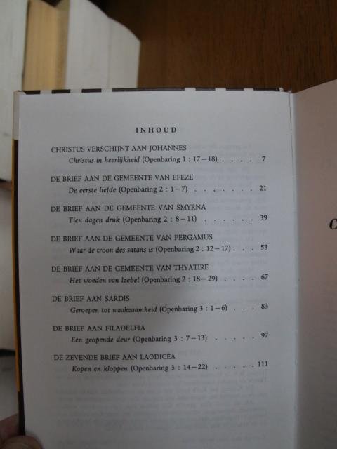 Visser, Ds. H. - Tussen de gouden kandelaren ( in 2 uitvoeringen)