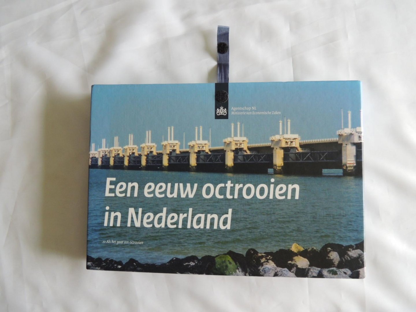Hanneman, H.W.A.M. (redactie) - Een eeuw octrooien in Nederland  - Zes delen COMPLEETin casette