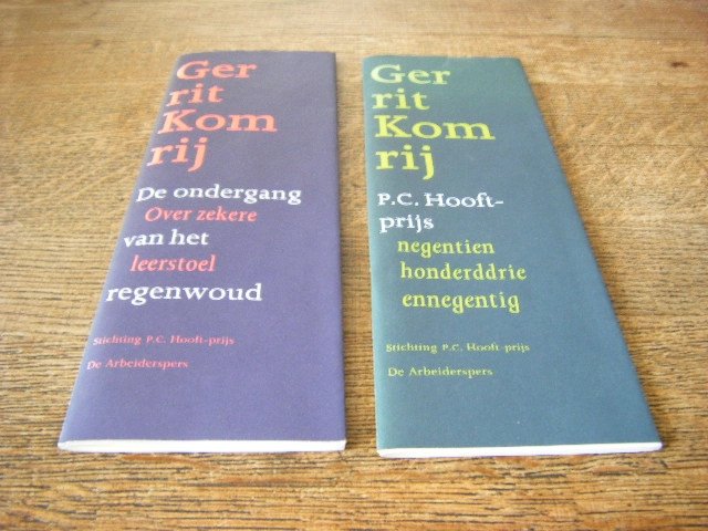 Gerrit Komrij; H. Brandt Corstius - De ondergang van het regenwoud. Over zekere leerstoel - P.C. Hooftprijs negentienhonderddrieennegentig [twee boekjes]