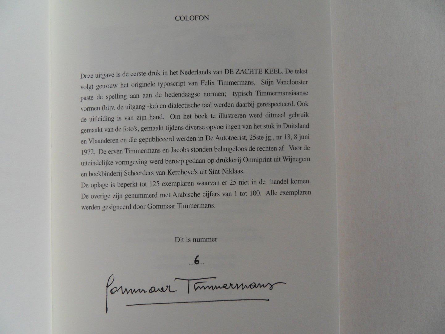 Timmermans, Felix; Jacobs, Karl. [ GESIGNEERD door Gommaar Timmermans ]. - De Zachte Keel. - Blijspel in drie bedrijven. [ Genummerd exemplaar 6 / 100 = van de Arabisch genummerde exemplaren ].