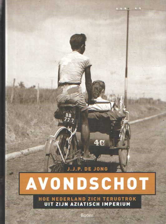 Jong, J.J.P. de - Avondschot. Hoe Nederland zich terugtrok uit zijn Aziatisch imperium