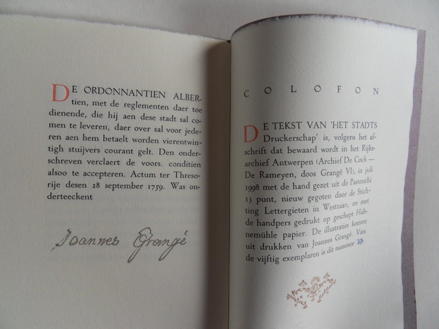 Grangé, Joannes. [ tekst over zijn benoeming tot stadsdrukker ]. - Het Antwerpse Stadts Druckerschap toegekend aan Joannes Grangé op 28 september 1759.  [ Genummerd exemplaar 37 / 50 ].