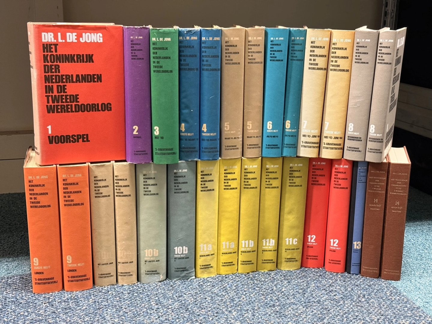 L. de Jong - COMPLEET IN 29 BANDEN: Het Koninkrijk der Nederlanden in de Tweede Wereldoorlog [incl. deel 12 epiloog, deel 13 bijlagen, register en deel 14 Reacties]