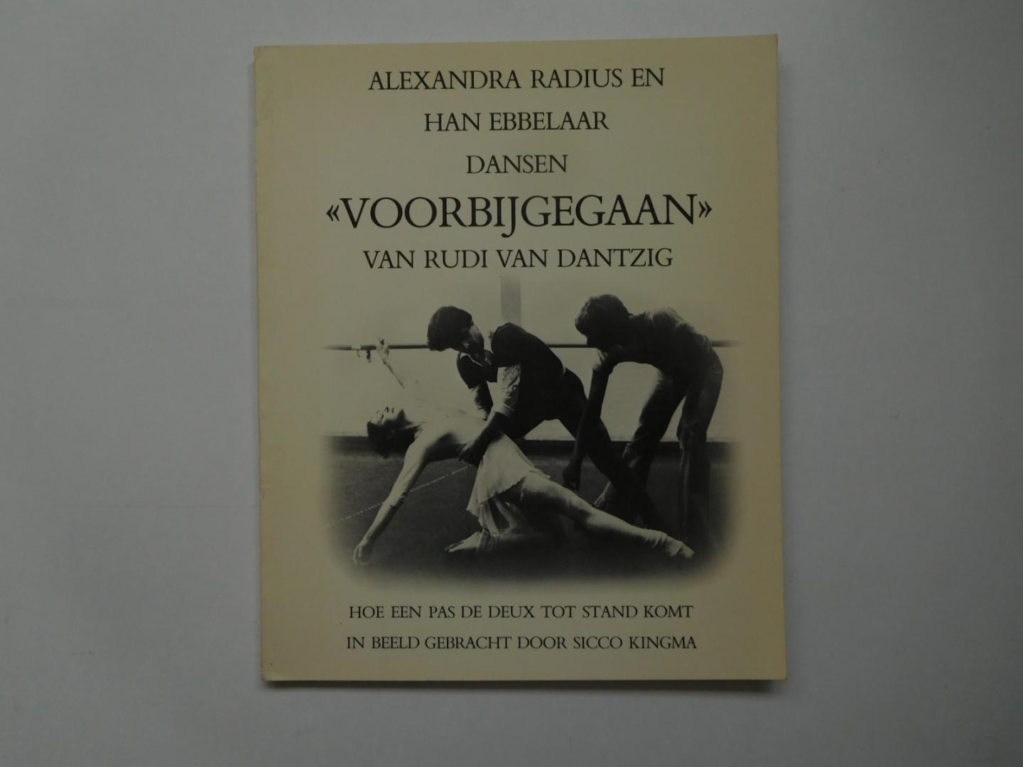 Radius, Alexander en Ebbelaar, Hans (gesigneerd) - Dansen 'VOORBIJGEGAAN' van Rudi van Dantzig / Hoe een pas de deux tot stand komt